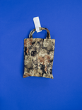 Lost and Found, Stofftasche mit Katzenmotiv,  2018

C-Print, 83,5 x 58 cm, gerahmt
Auflage: 3/3 + 2 AP, rückseitig signiert und nummeriert
© Bildrecht, Wien 2024

Ausrufpreis: 850,-