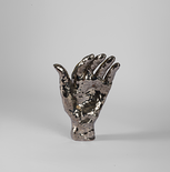 Leaking Body, 2020

Roter Ton, transparente Glasur, Platinlüster, 34 x 22,5 x 10,5 cm

Ausrufpreis: 1500,-
